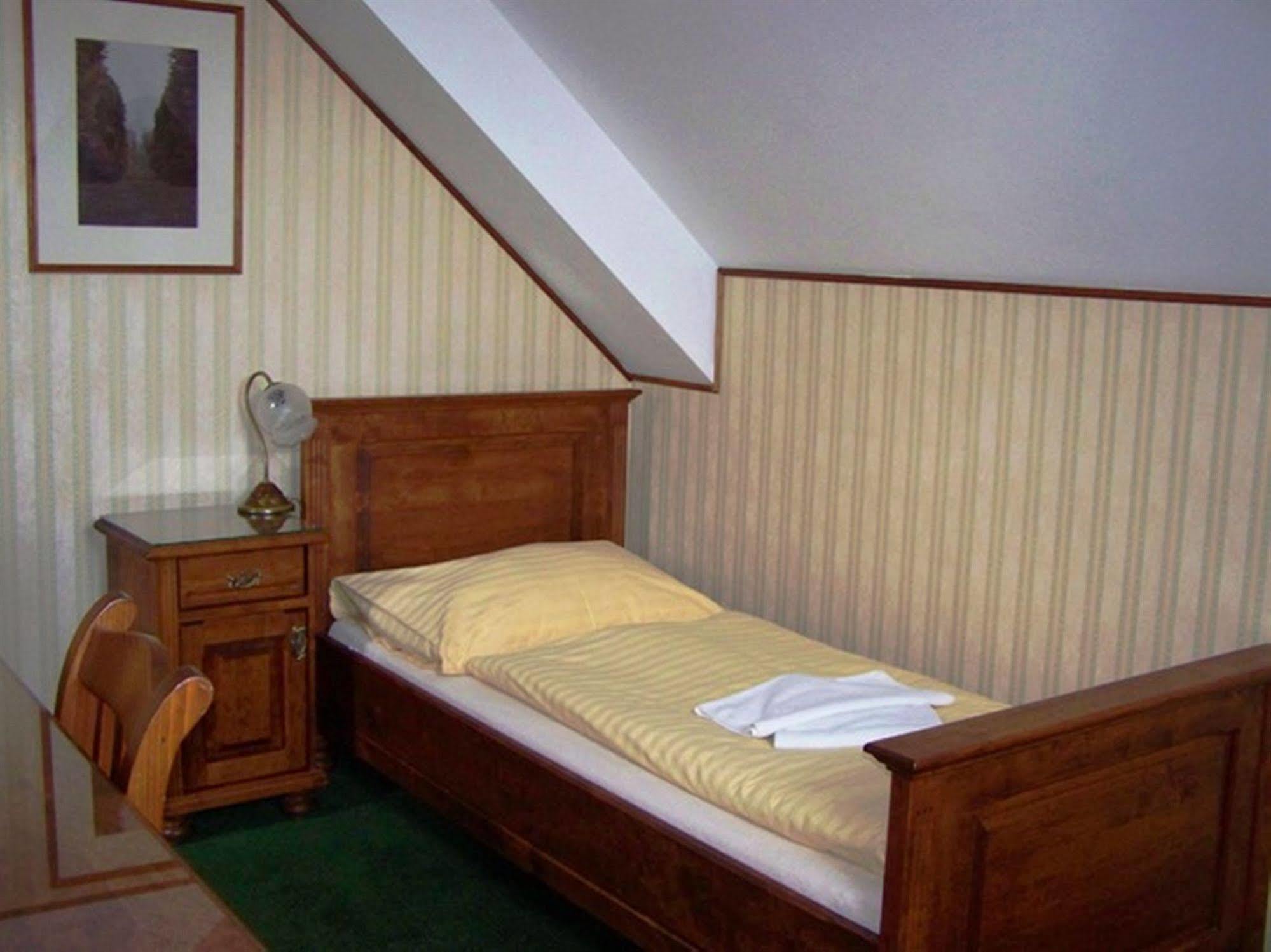 Hotel Pariz Jičín Dış mekan fotoğraf