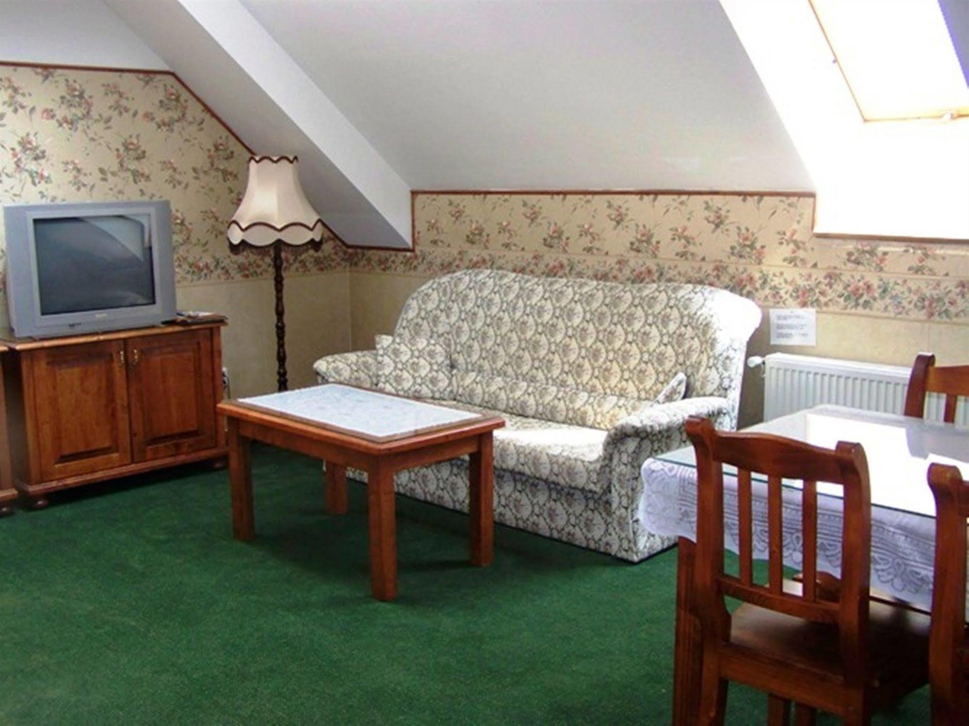 Hotel Pariz Jičín Dış mekan fotoğraf