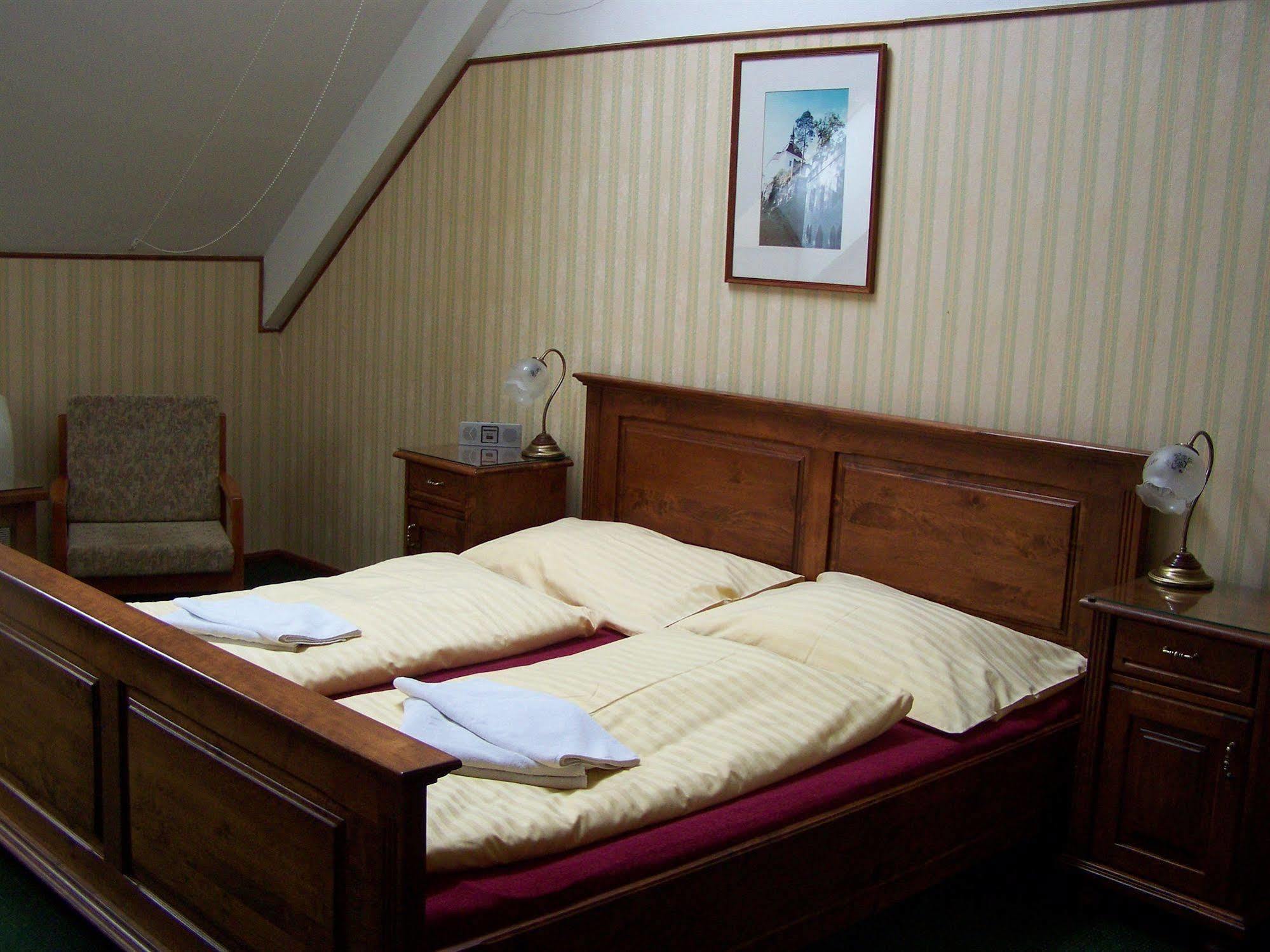 Hotel Pariz Jičín Dış mekan fotoğraf