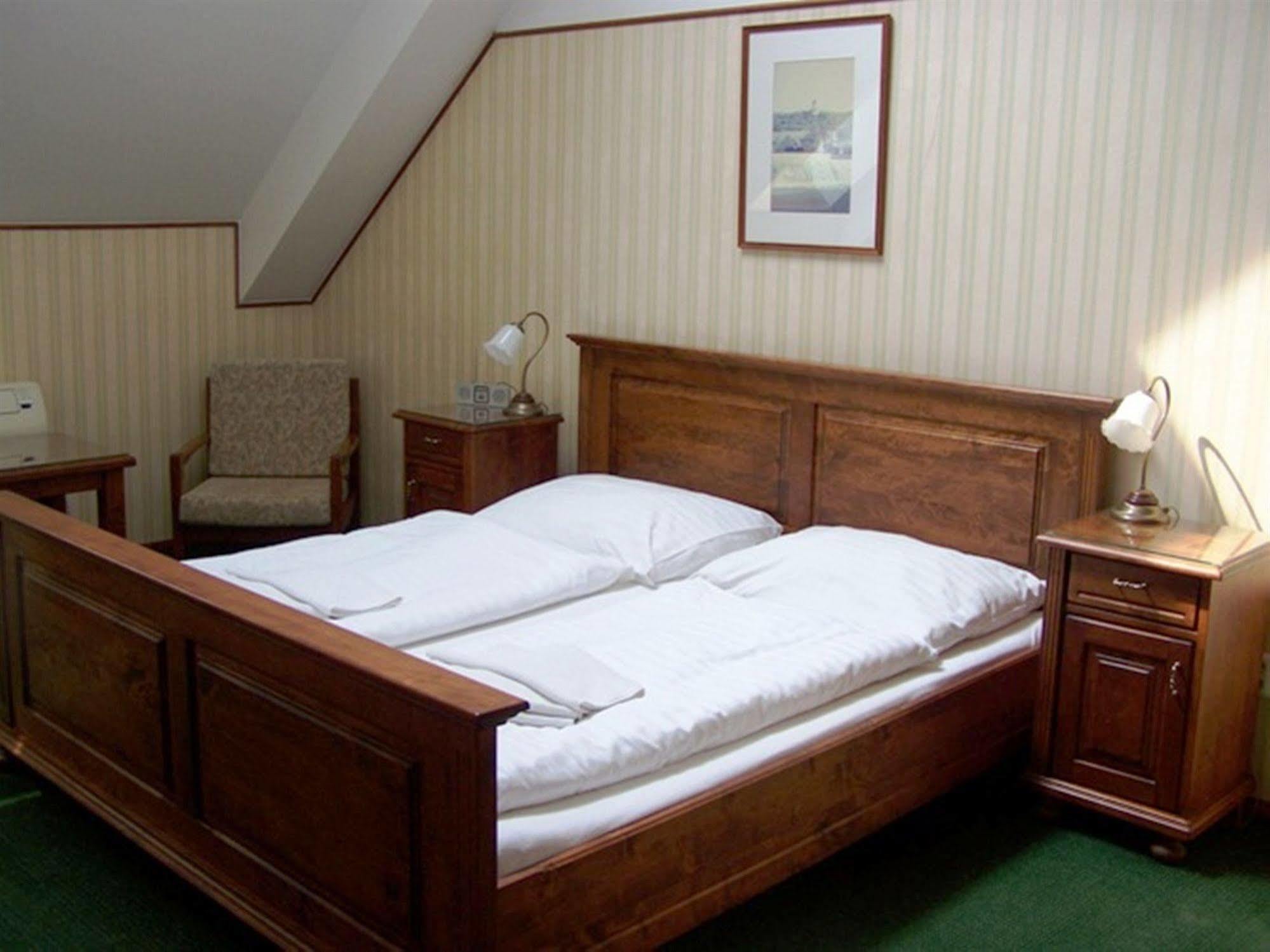 Hotel Pariz Jičín Dış mekan fotoğraf
